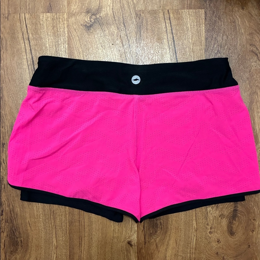 Avia Vibrant Pink and Black Sports Shorts Pre owned Like new condition - Picture 2 of 8